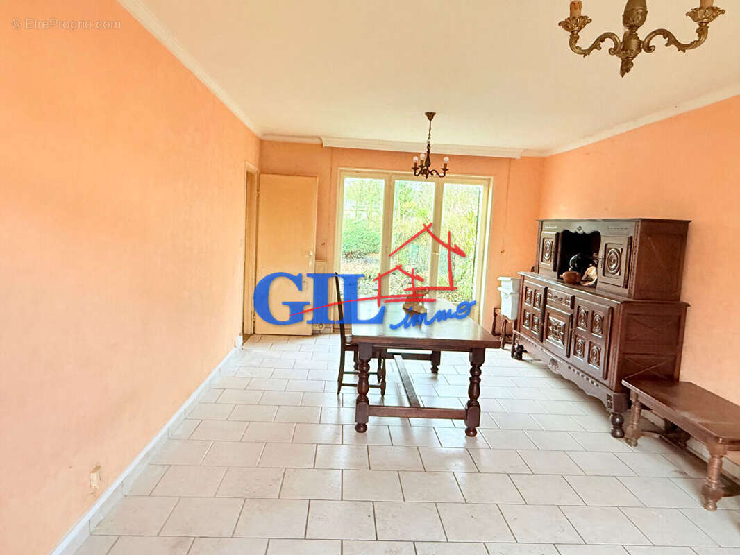 Maison à SAVIGNY-LE-TEMPLE