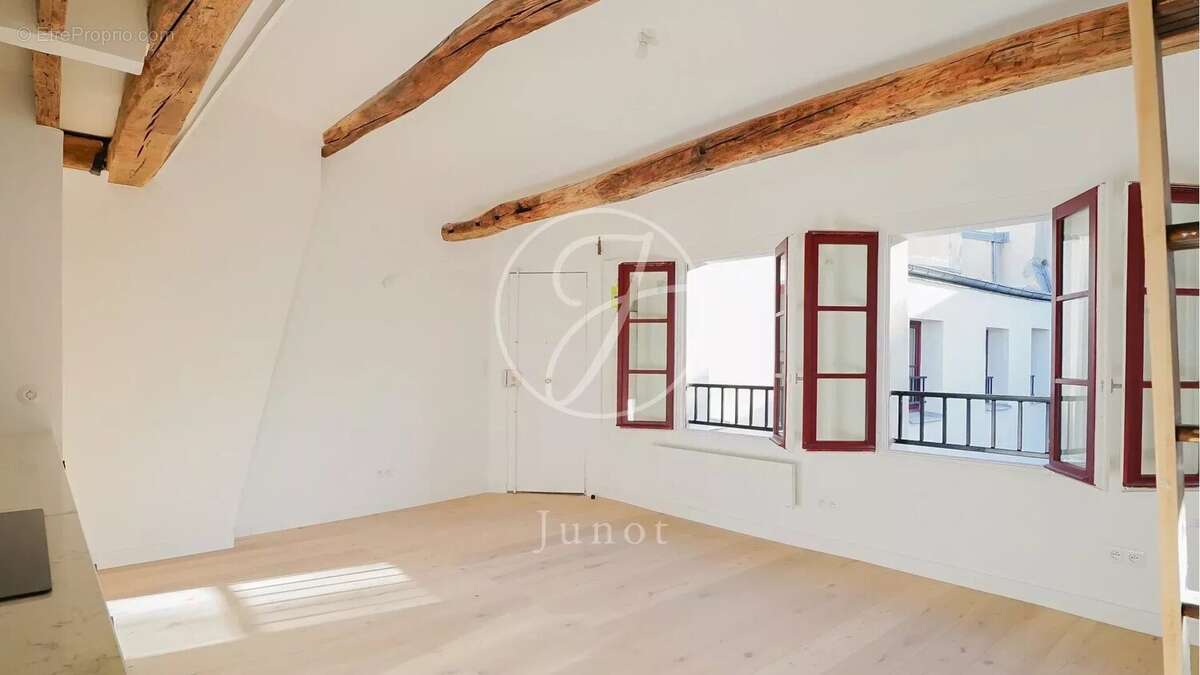 Appartement à PARIS-3E