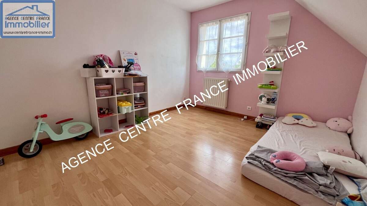 DPE C. A 10mns au sud de Bourges. Maison de 4 chambres avec piscine et jardin - photo 6