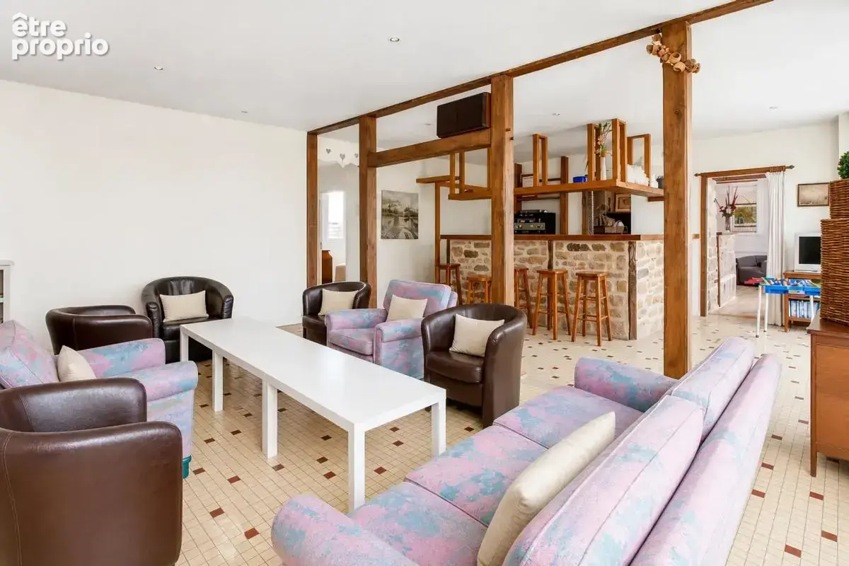 Maison spacieuse de 469 m² à Marsac, 16 pièces - photo 2