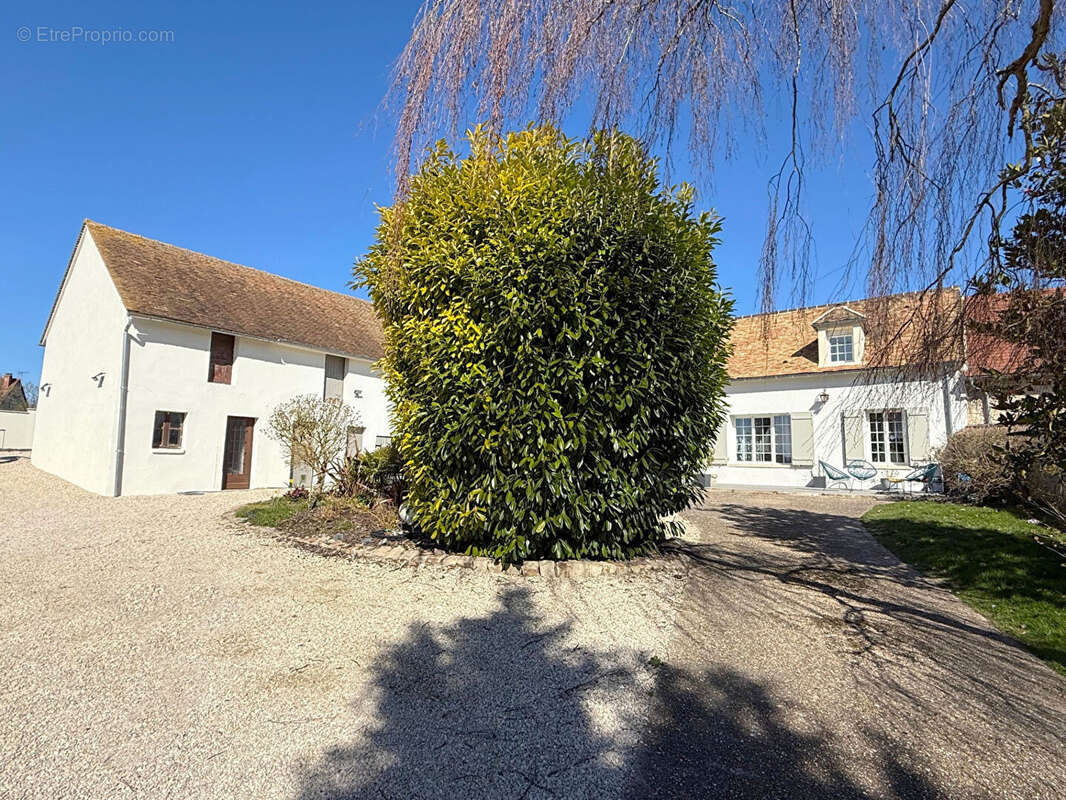 Maison à HOUDAN