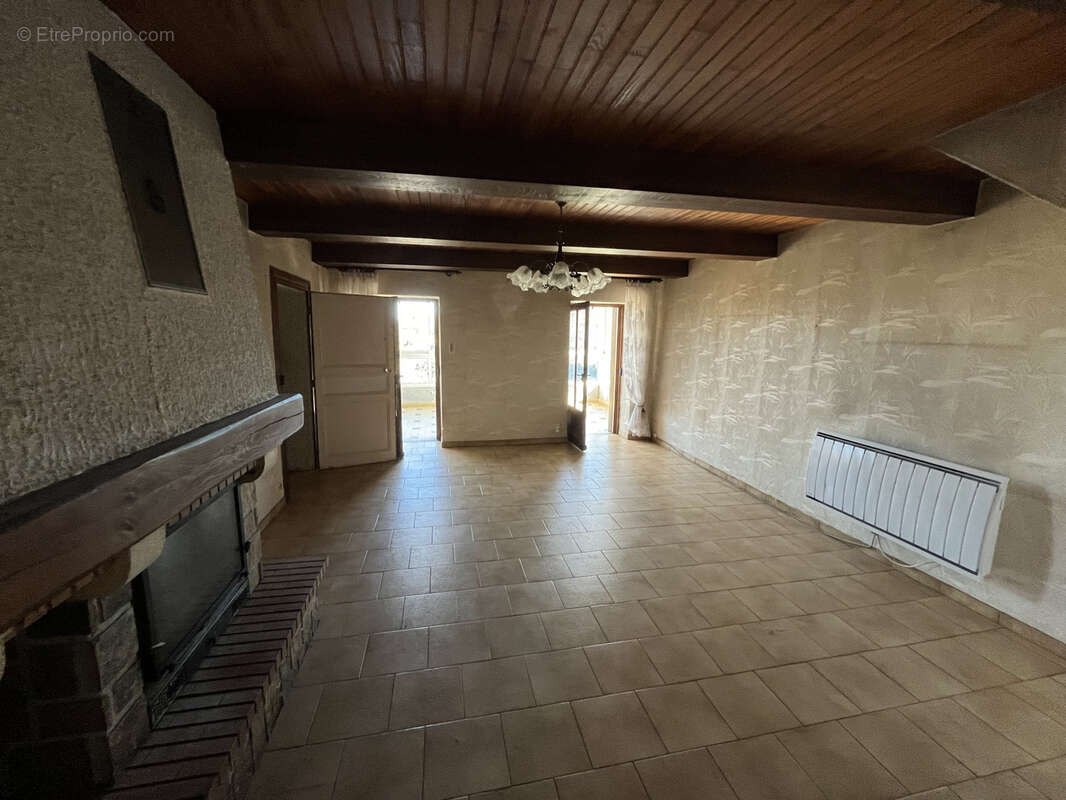 Maison à CASTANET-LE-HAUT