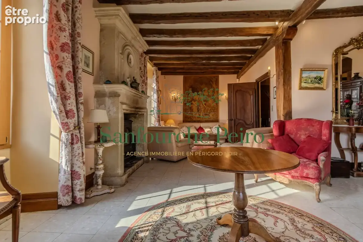 Situé à 18km à l'ouest de Sarlat et à 2km de Saint Cyprien - photo 11