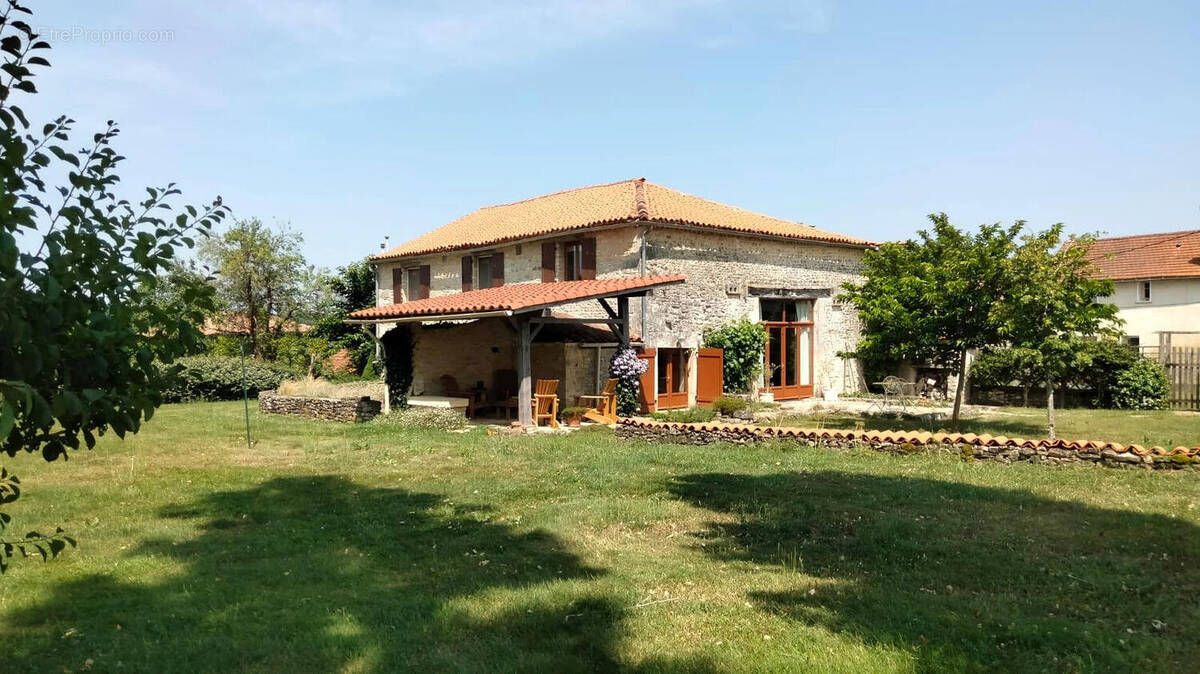 OVERVIEW - Maison à CELLEFROUIN