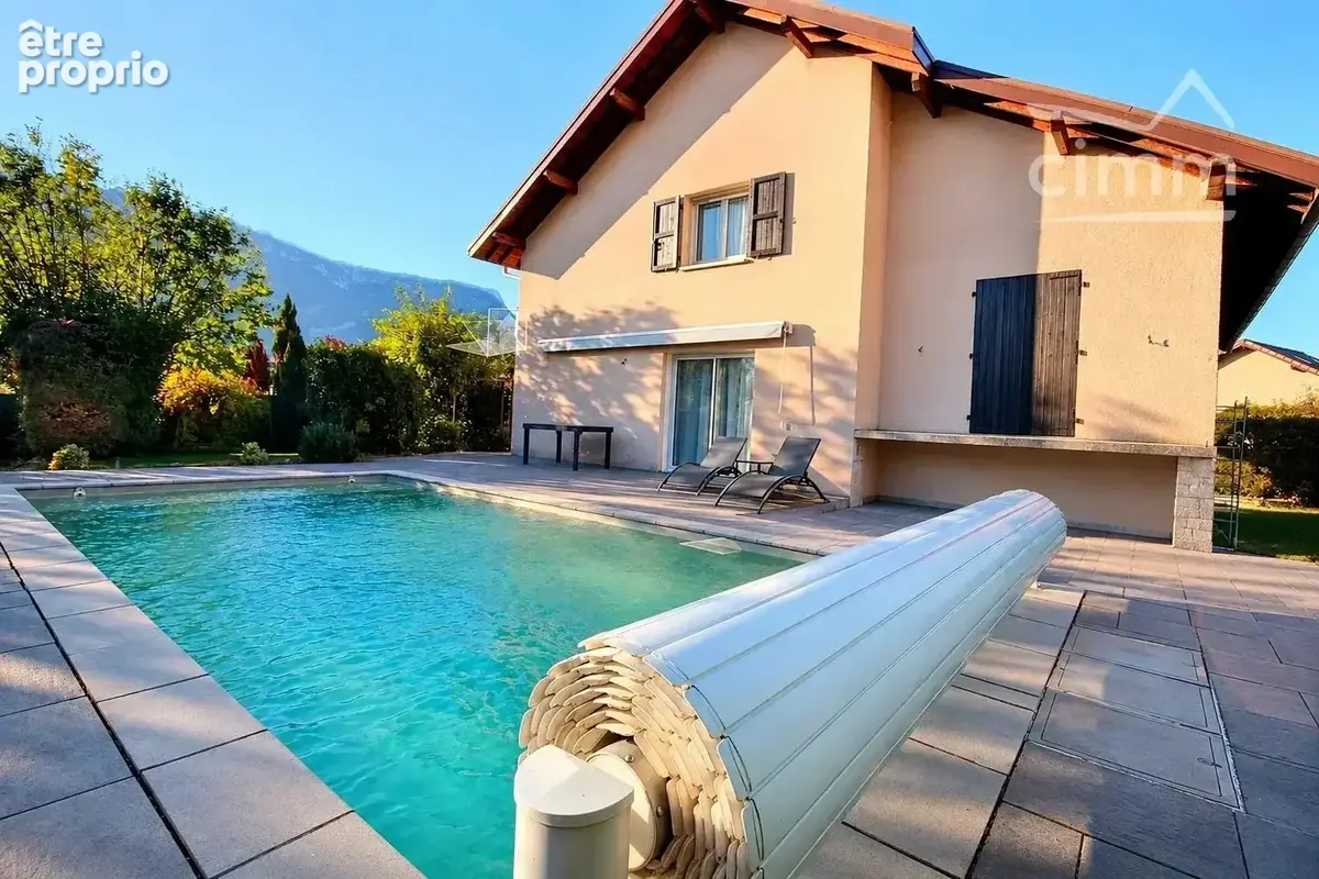 Spacieuse maison familiale de 177 m² avec piscine et dépendances - photo 1