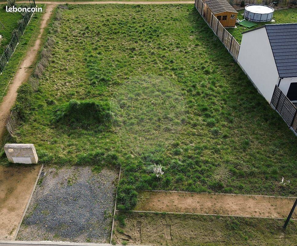 Terrain à COULANGES-LES-NEVERS