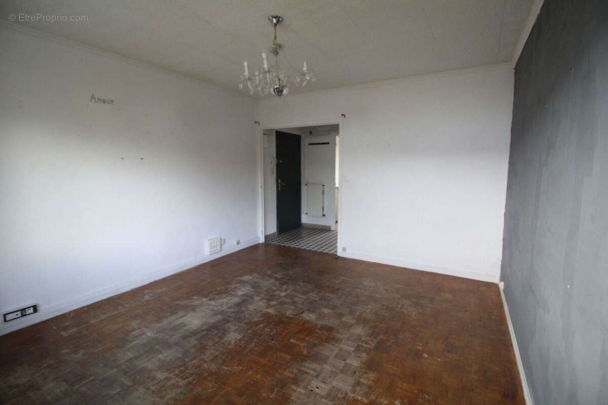 Appartement à VARENNES-VAUZELLES