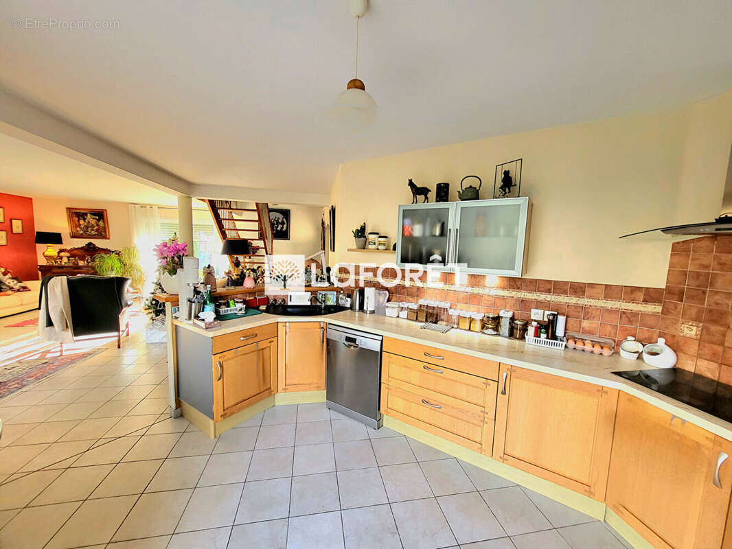 Maison familiale avec garage et  dépendance St Andre des Eaux - photo 4