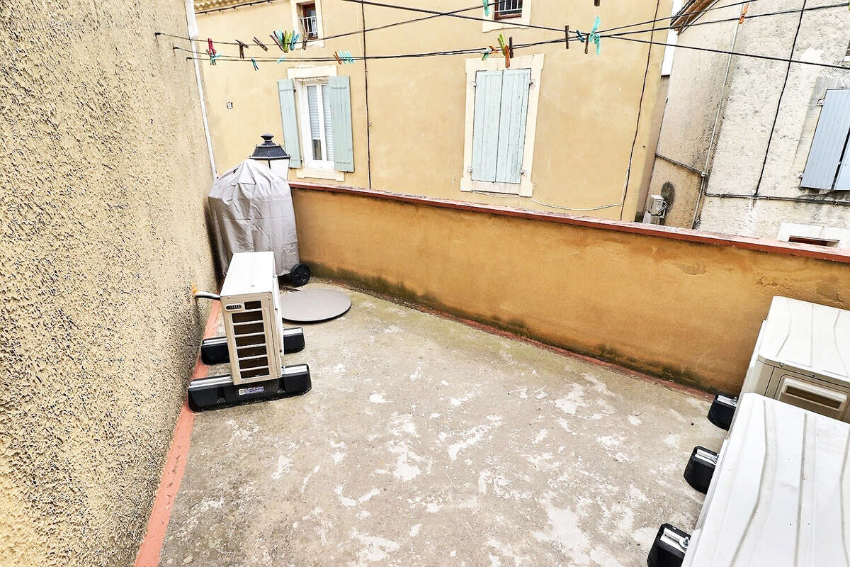 Maison à ENTRAIGUES-SUR-LA-SORGUE