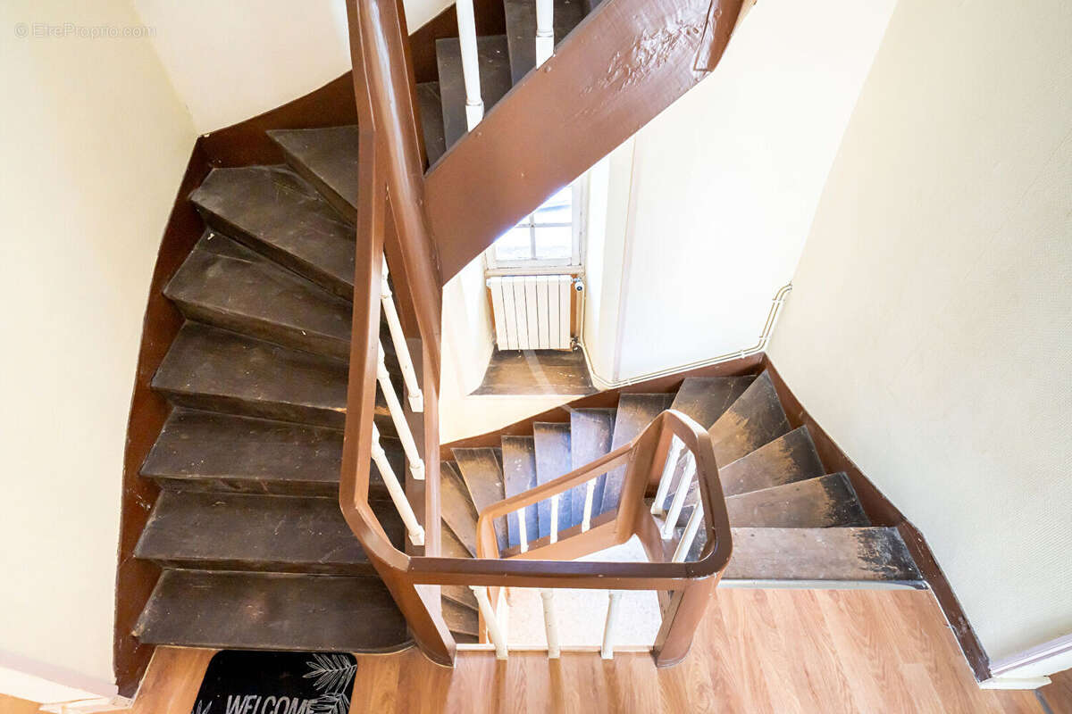 Maison à LE PUY-NOTRE-DAME