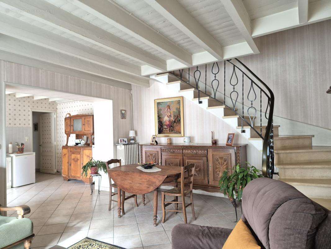 Maison à AIGRE