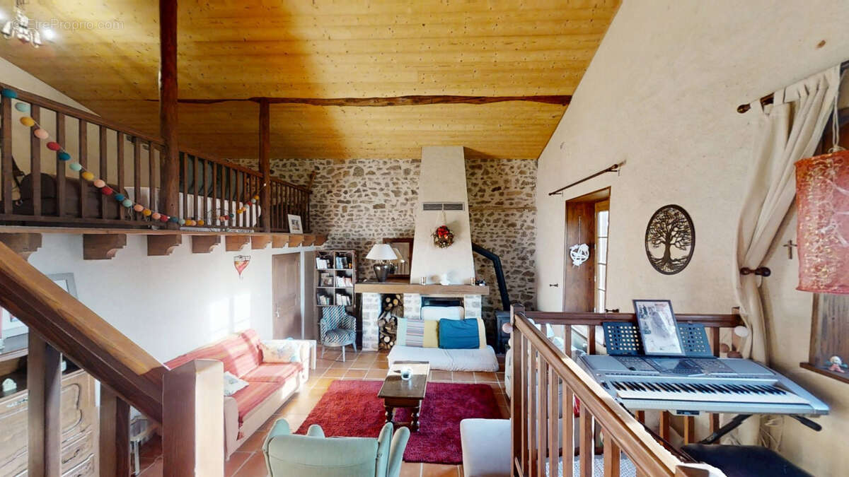 Maison à OLLIERGUES