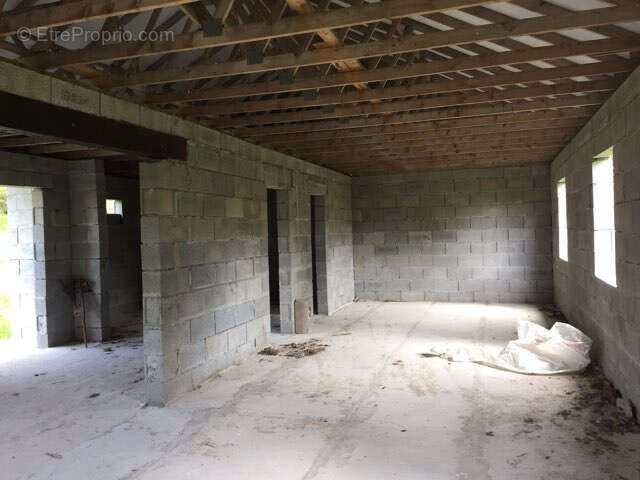 Maison à SURVIE