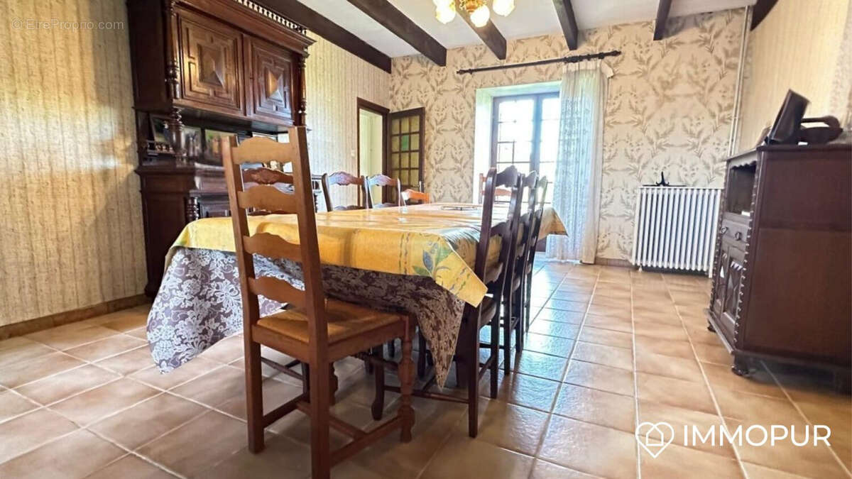 Maison à SAINTE-FOY-DE-LONGAS