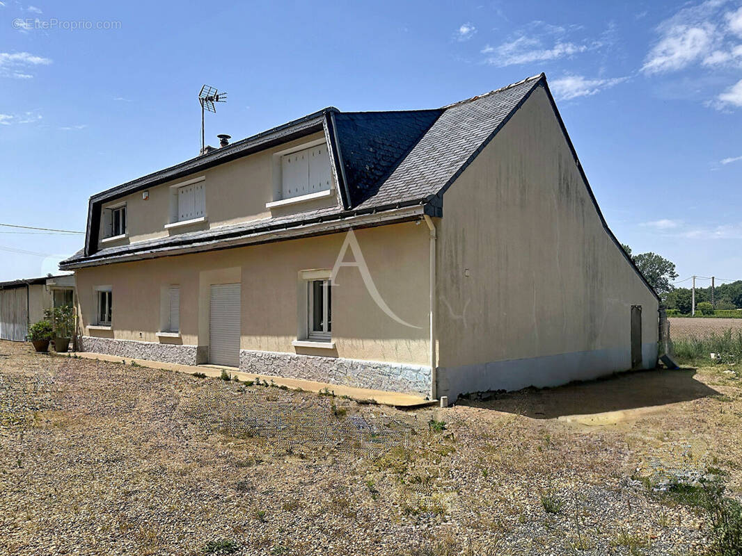 Maison à LONGUE-JUMELLES