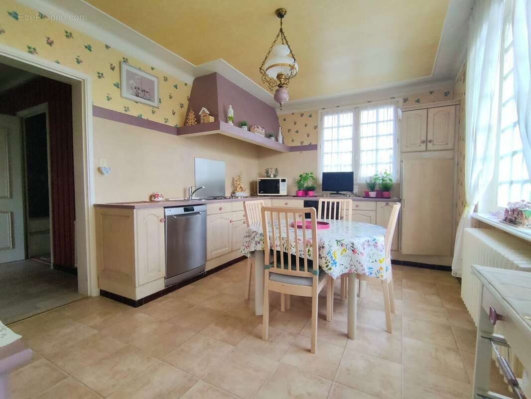 Maison à PERIGNAT-LES-SARLIEVE