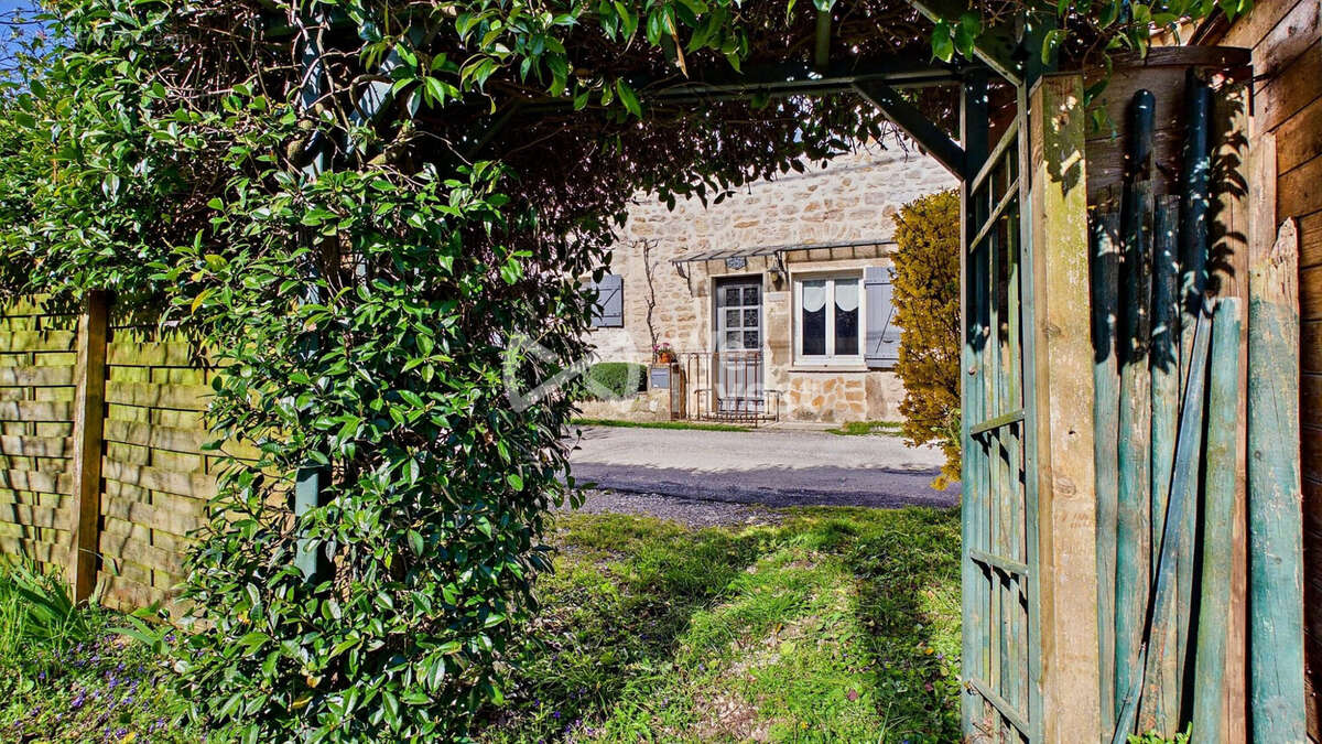 Maison à CHARMES-SUR-RHONE