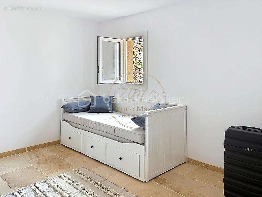  Maison de charme familiale rénovée avec piscine et cuisine d'été – Toulon Quatre Chemins  - photo 12