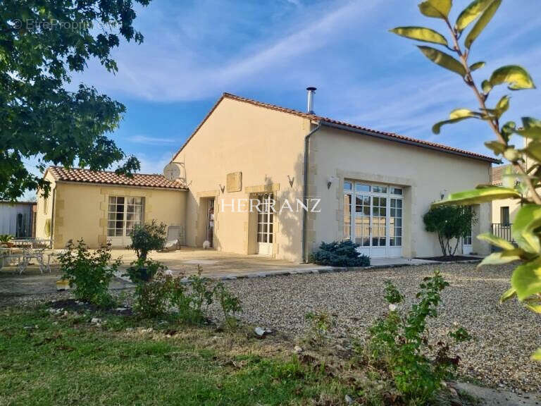 Maison à MONTPON-MENESTEROL