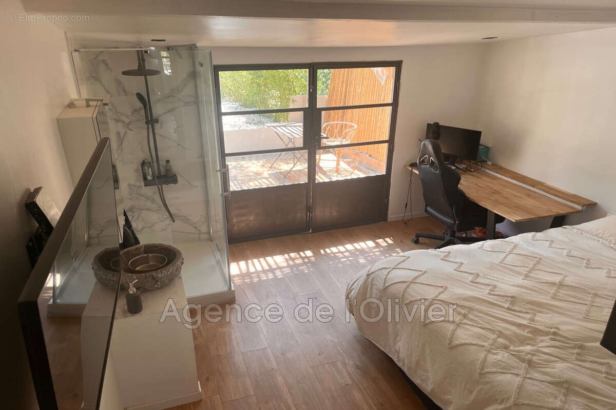 Maison à CHATEAUNEUF-GRASSE