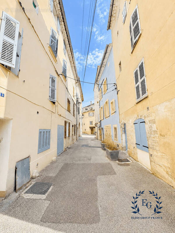 Appartement à SOLLIES-TOUCAS