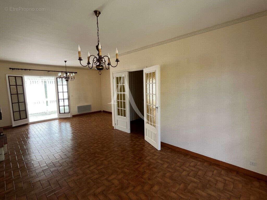 En vente - st martin d'heuille belle maison 3 chambres terrain - photo 3