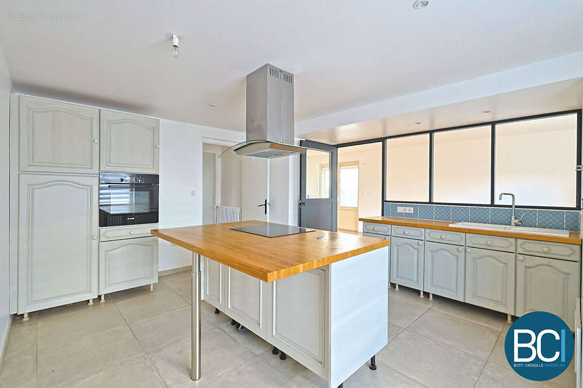 LAITRE-SOUS-AMANCE - Maison 5 pièces - 165 m2 - photo 3