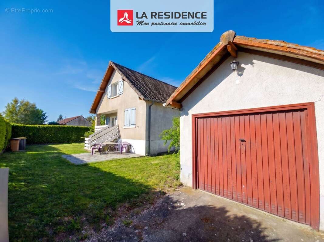 Maison à HOUDAN