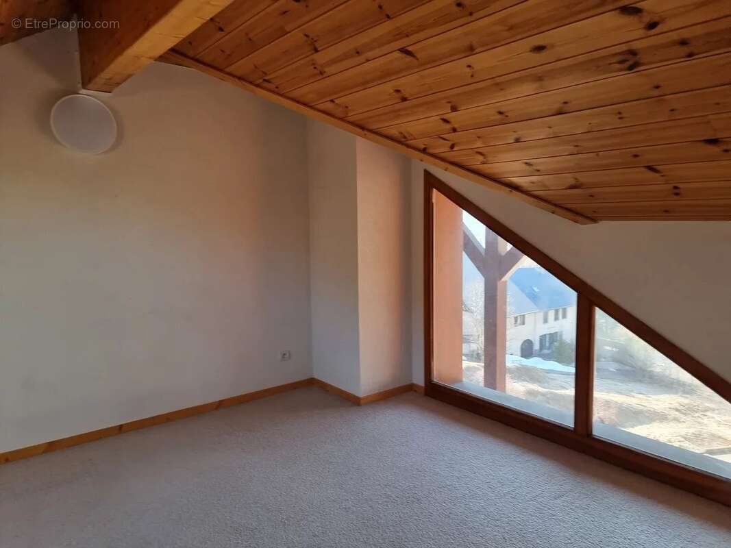 Appartement à LA SALLE-LES-ALPES