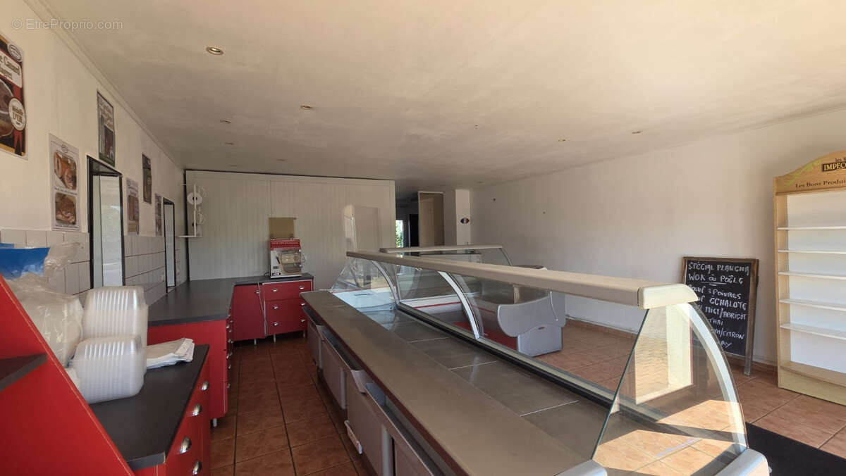 Local commercial d'environ 61 m2 - centre ville - photo 4