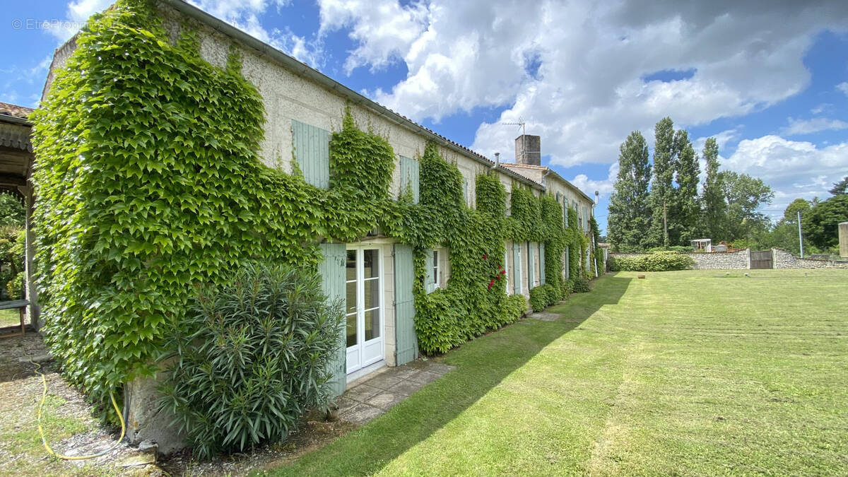 Maison à MORTAGNE-SUR-GIRONDE