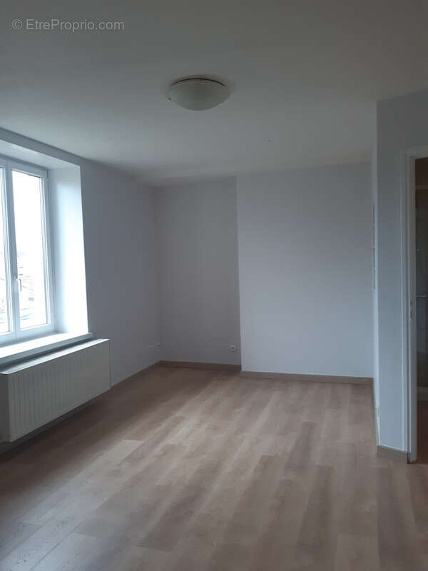 Appartement à LAY-SAINT-CHRISTOPHE