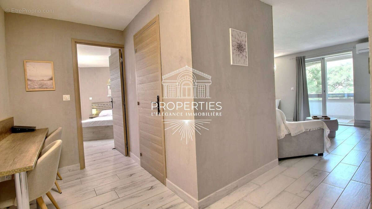 Appartement à BORMES-LES-MIMOSAS