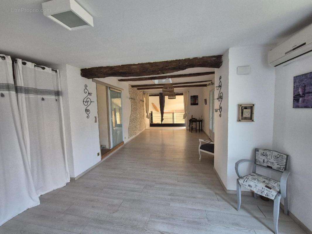 Maison à SAINT-JEAN-D'ANGELY