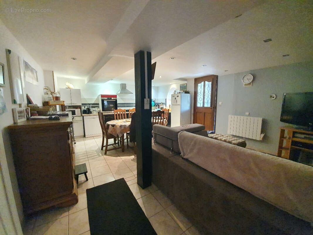 Immeuble 225m² à la couronne - photo 5