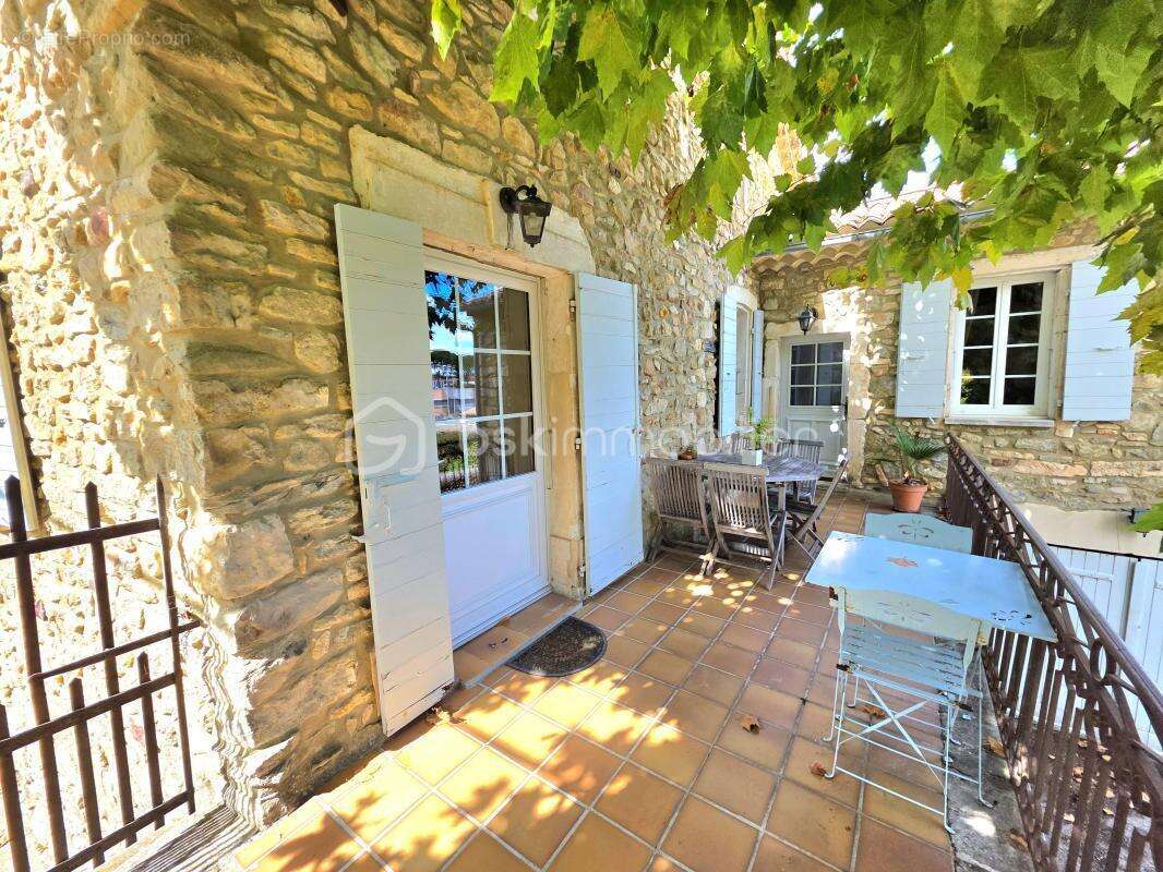 Maison à SAINT-JULIEN-DE-PEYROLAS