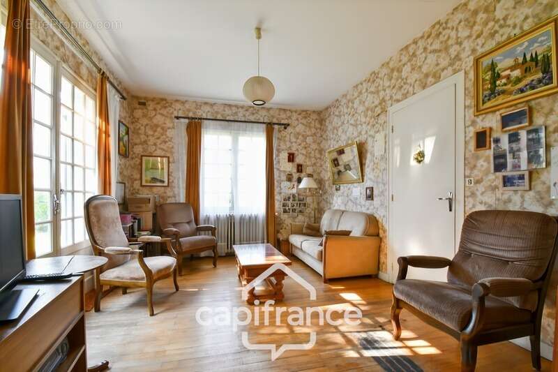 Maison à SAINT-JEAN-D'ANGELY