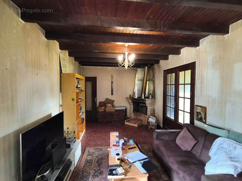 Dpt Haute Garonne (31), à vendre VILLENEUVE LECUSSAN maison à rénover T5 de 107m² habitables + abris voitures sur 730m² de terra - photo 6