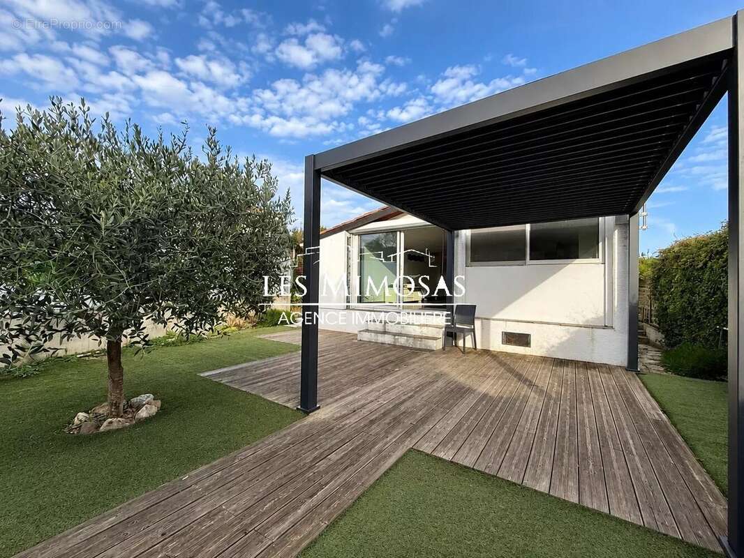 Maison à ROQUEBRUNE-SUR-ARGENS