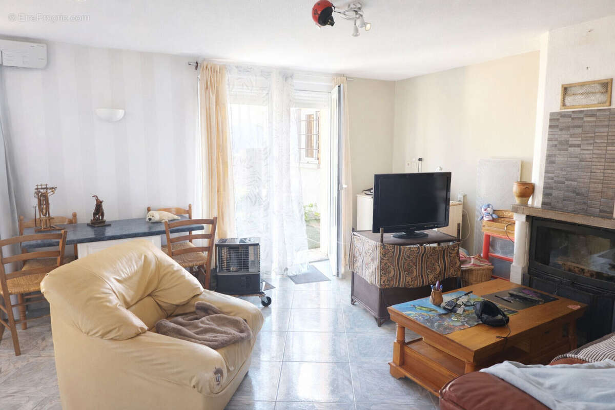 Maison à FONTCOUVERTE