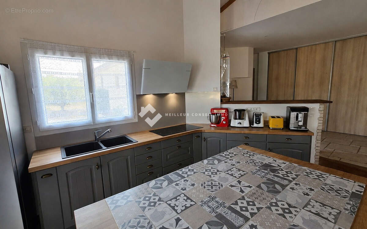 Maison 149 m² à Saint-Victor-De-Malcap  - photo 6