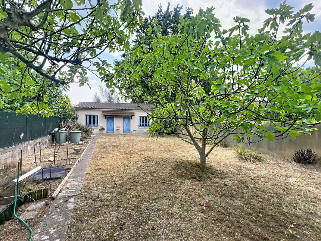 Maison plain pied sur 653 m2 st genevieve des bois - photo 16