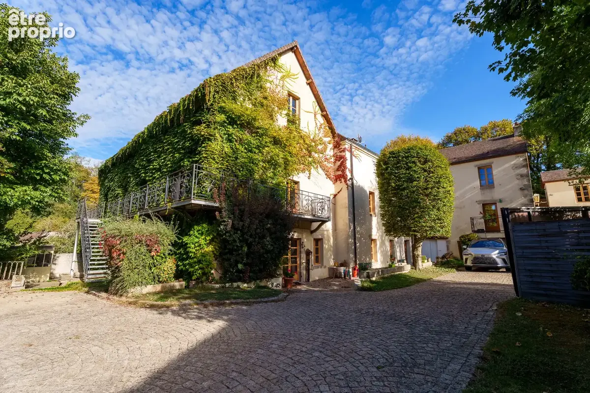 Domaine d’exception : propriété de 867 m2 habitables, 6,6 ha de terrain, étang privé, piscine - photo 1
