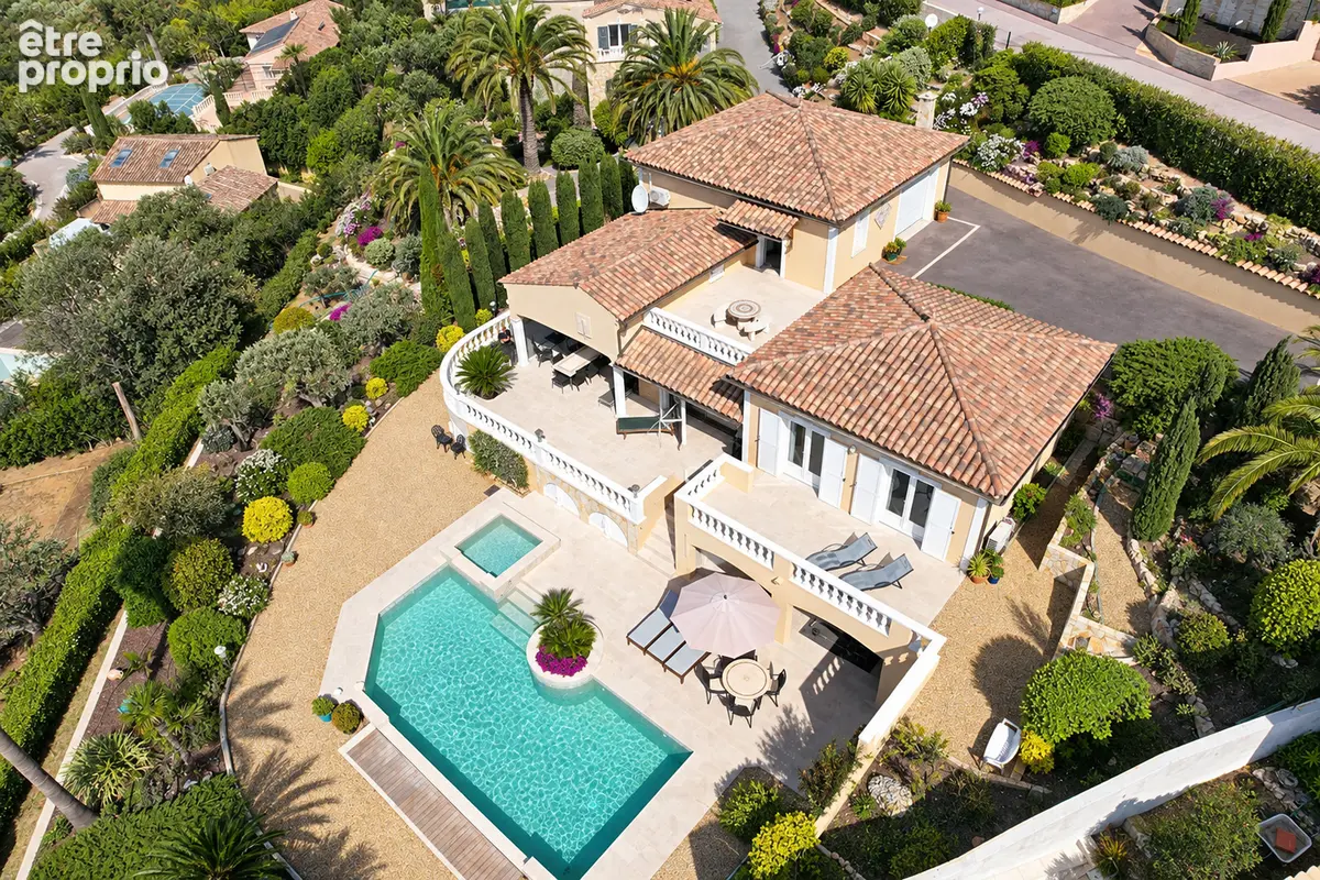 Maison à LES ISSAMBRES