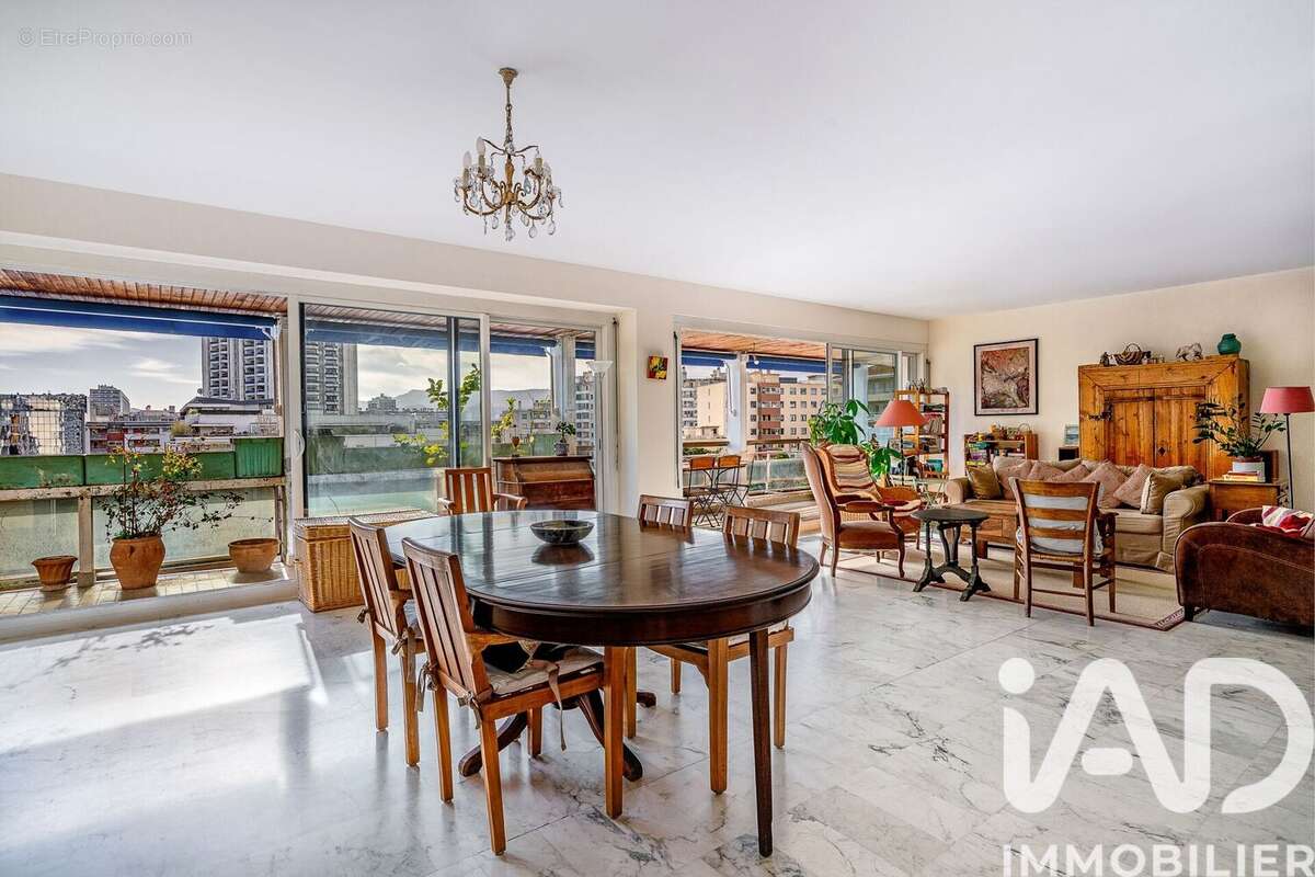 Photo 2 - Appartement à MARSEILLE-8E