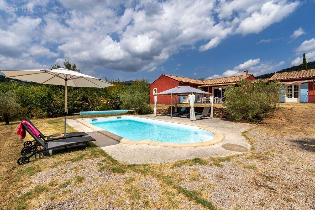 Collobrières  Maison de 146 m²  4 chambres  Terrain de 2 890 m²  Piscine - photo 17