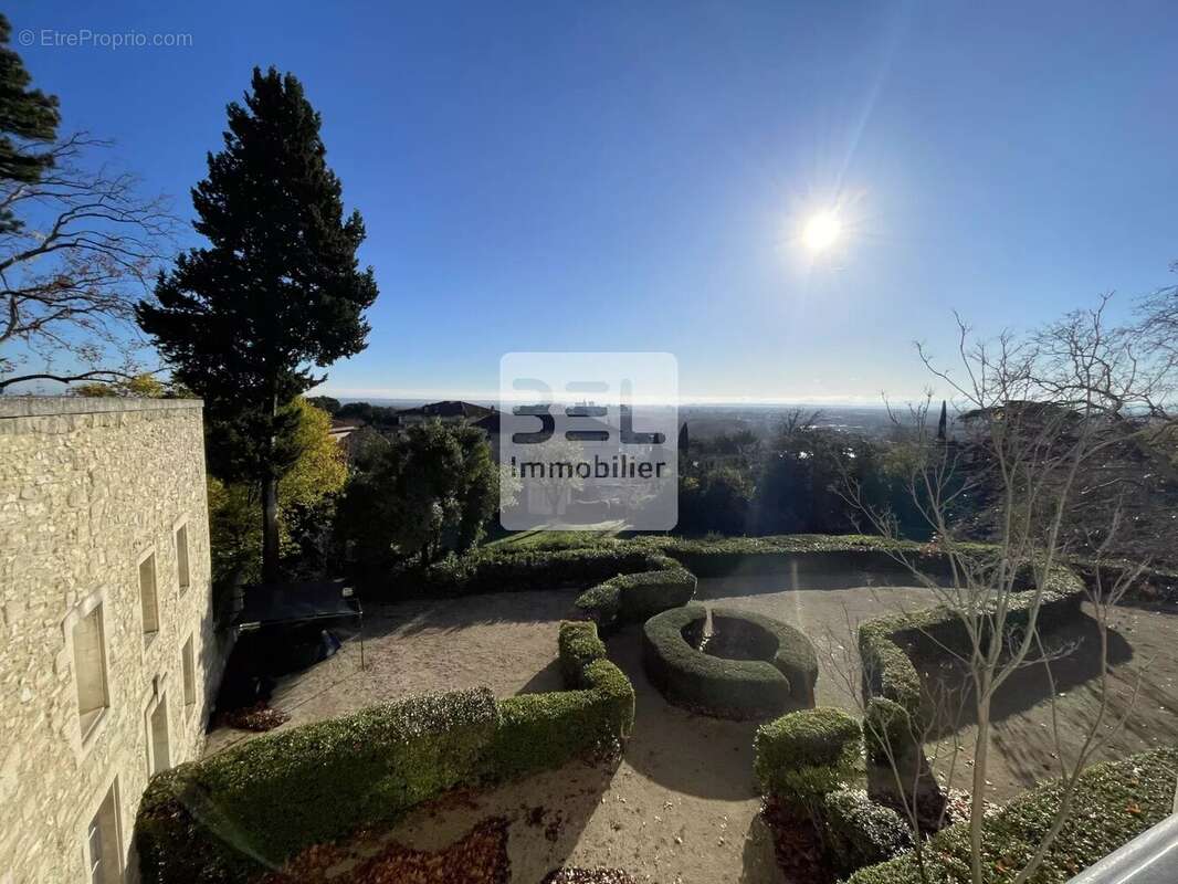 Appartement à VILLENEUVE-LES-AVIGNON