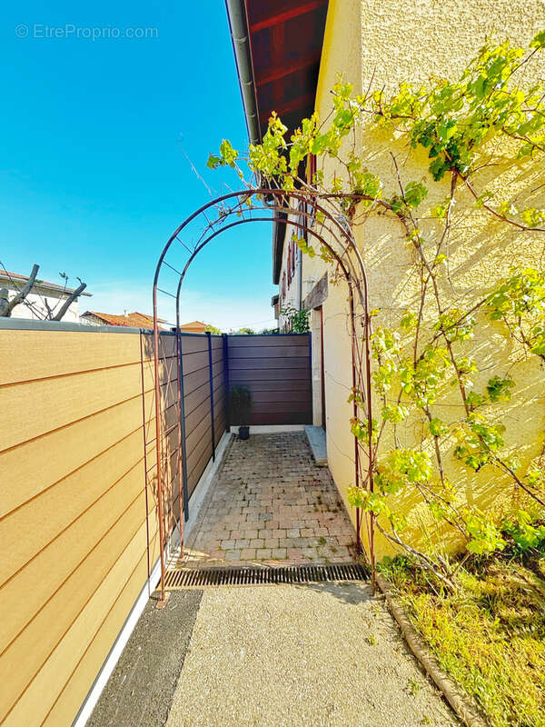 Appartement à VAULX-MILIEU