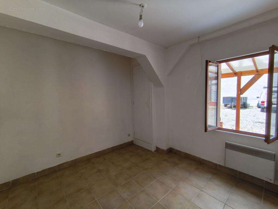 Immeuble / 250 m² / 368 421 EUR / AMBONNAY - photo 11