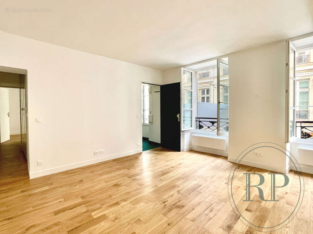 Appartement à PARIS-7E